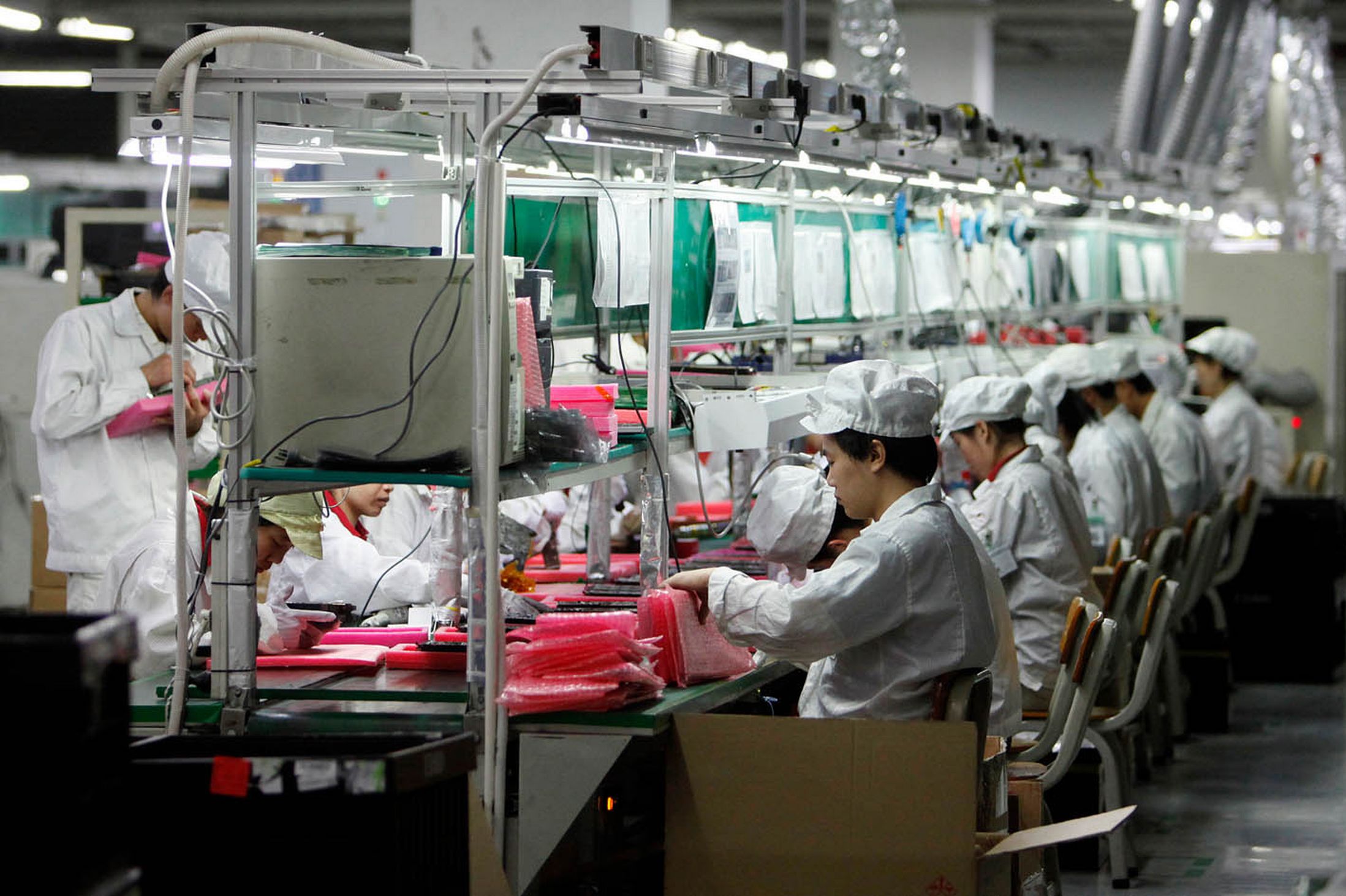 И многое другое производят в. Фабрика Фоксконн Китай. Фабрика Foxconn в Китае. Foxconn завод Apple. Завод Foxconn в Индии.