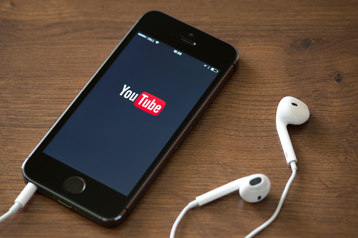 Say goodbye to those annoying black bars when watching YouTube in vertical videos on iOS