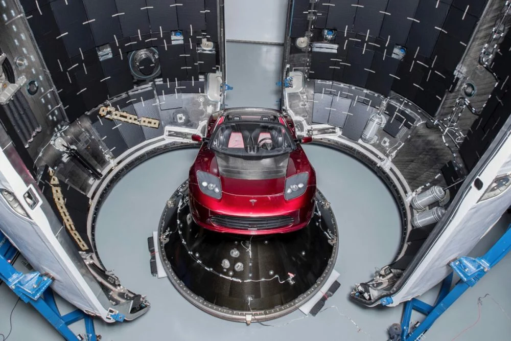 Elon Musk shows us the Tesla Roadster that SpaceX will send in space
