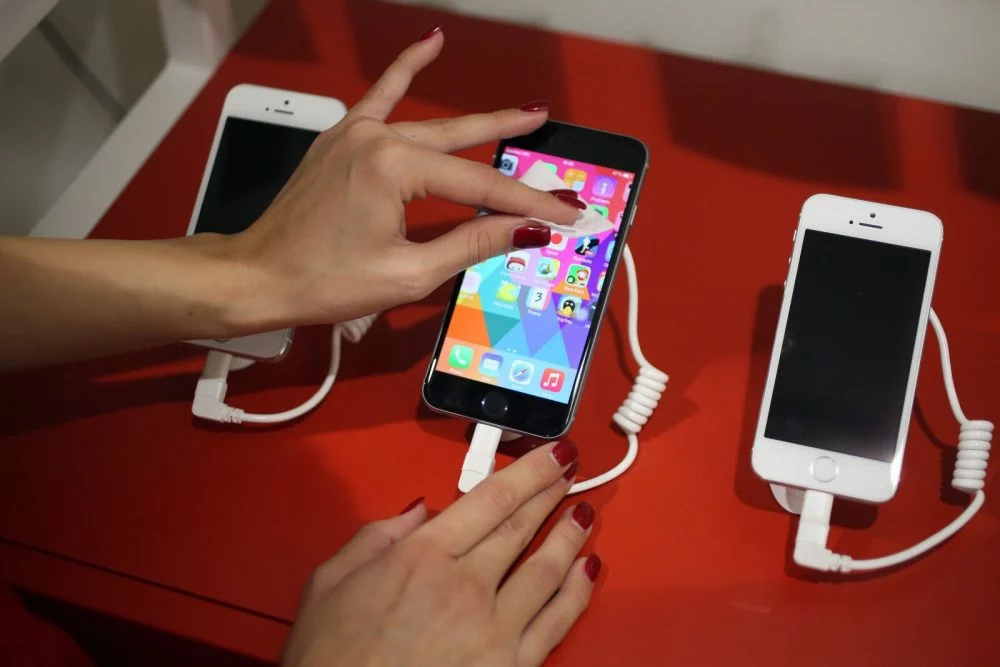 Apple CEO Tim Cook says iPhone owners will be able to disable ‘power management’