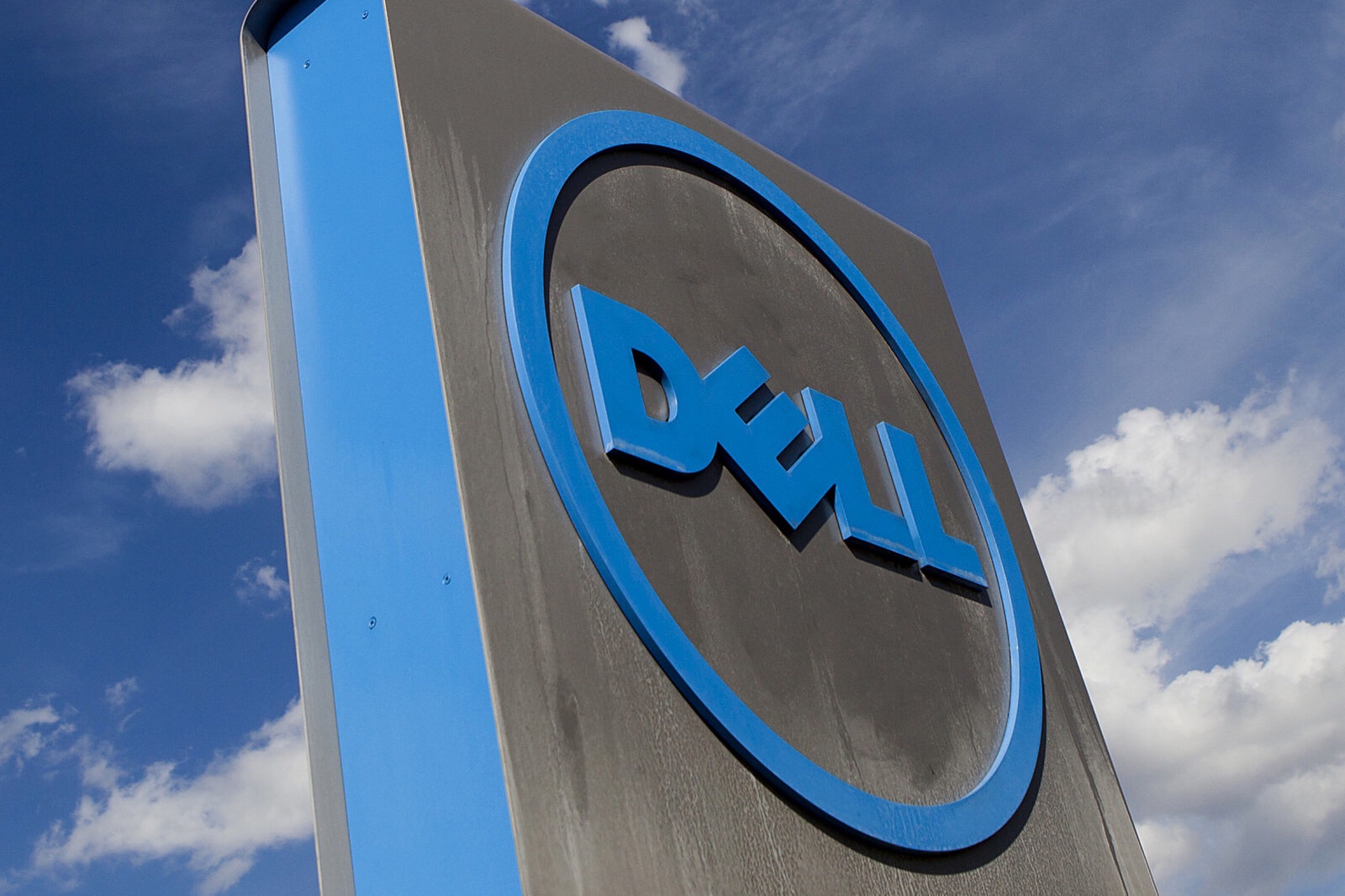 Dell is looking to sell itself to VMware, paving the way to become public again