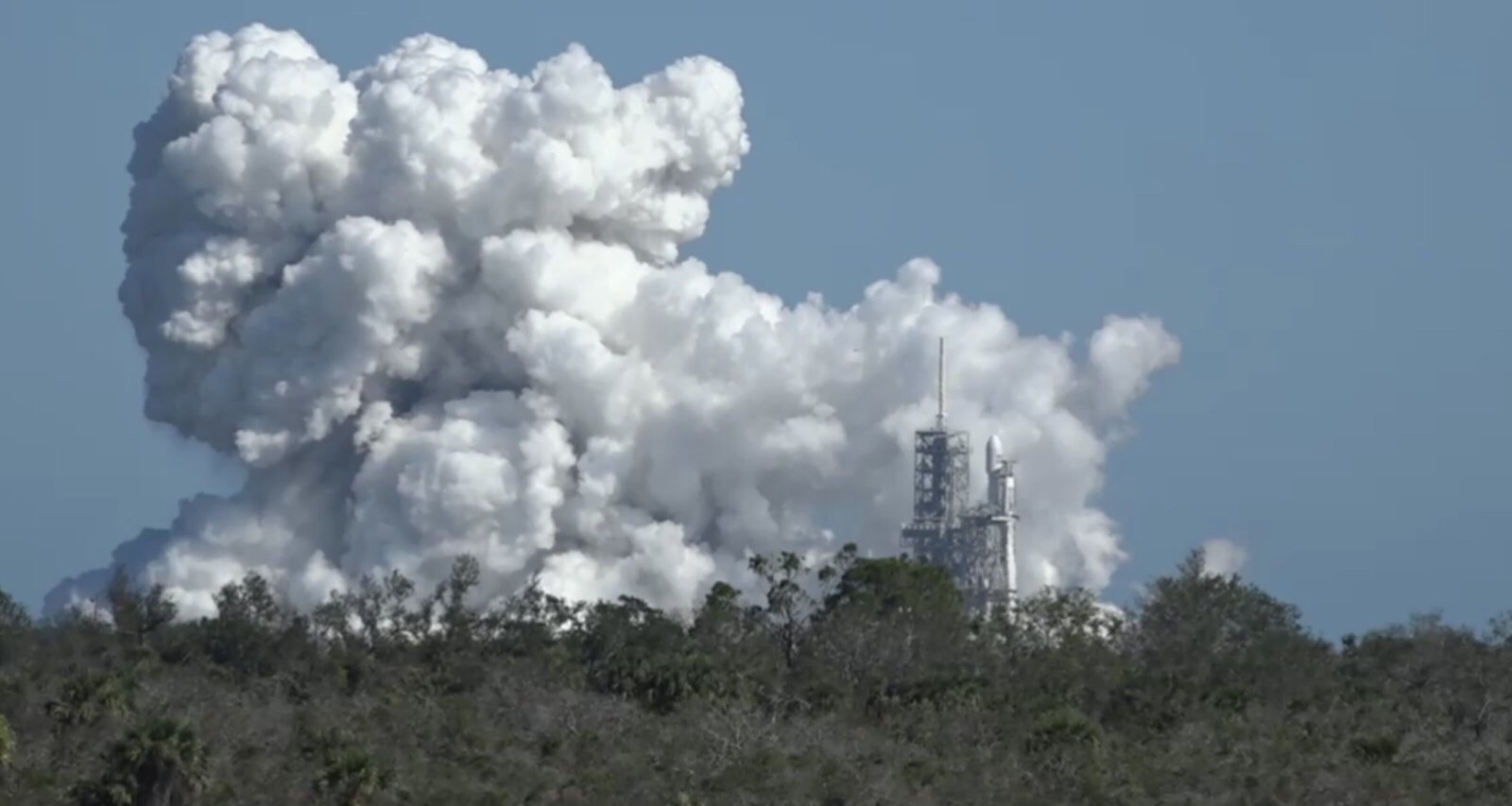 With government shutdown over, SpaceX is testing Falcon Heavy’s 27 engines