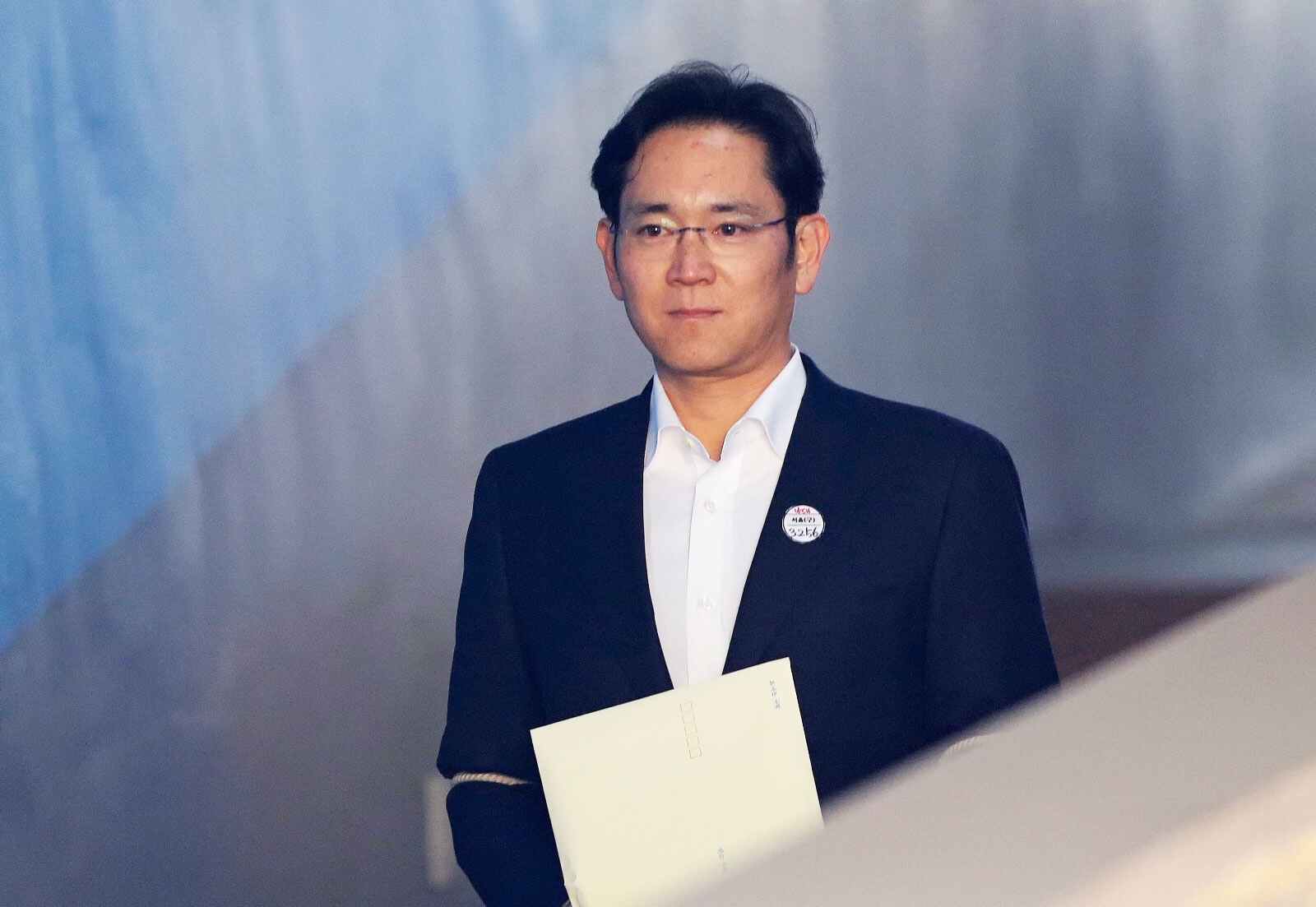 Samsung boss Jay Y. Lee escapes prison, now on probation
