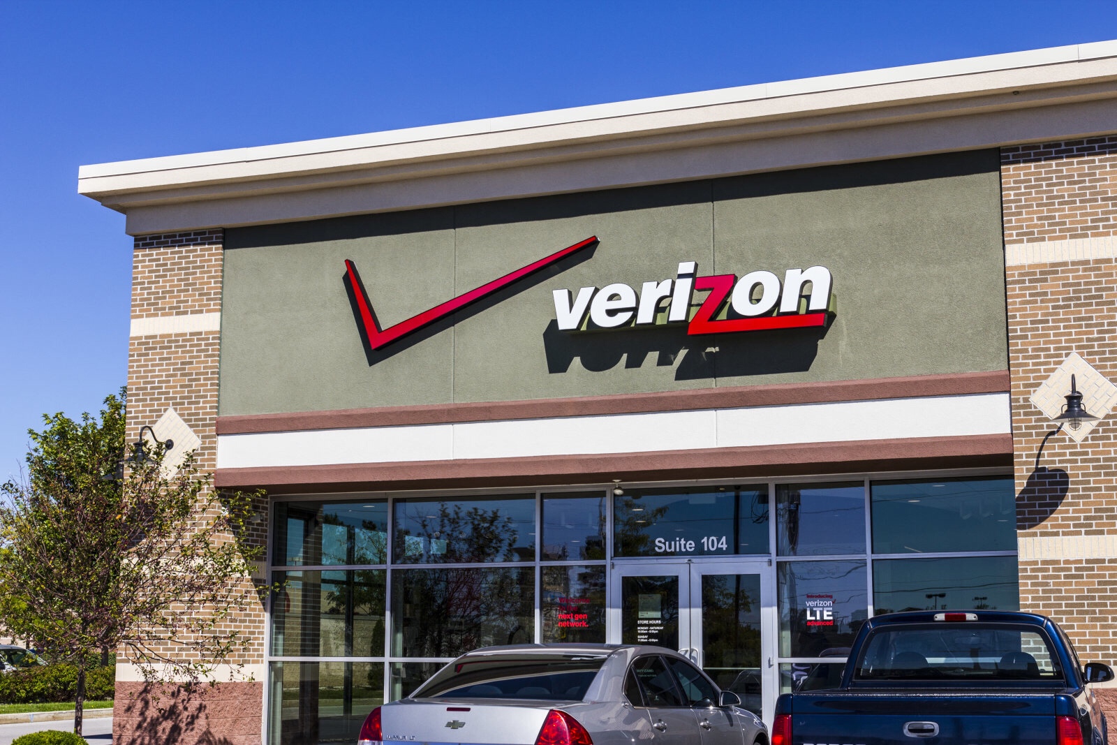 Verizon to begin locking phones to combat device theft