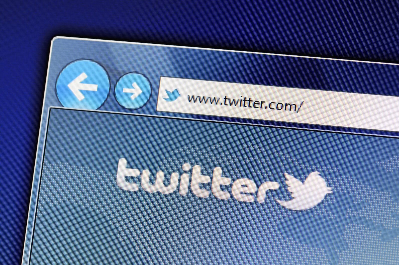 Twitter posts profits for the first time, but still can’t grow user base