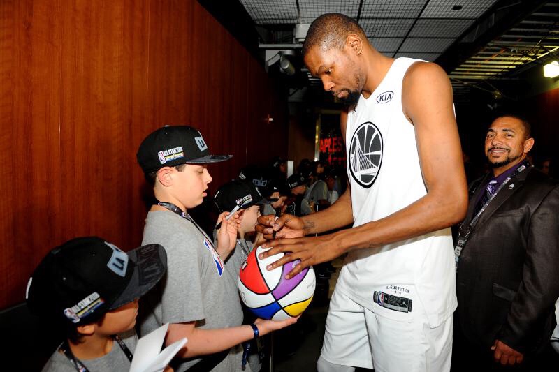 Report: Kevin Durant is investing $10 million in program to help kids go to college