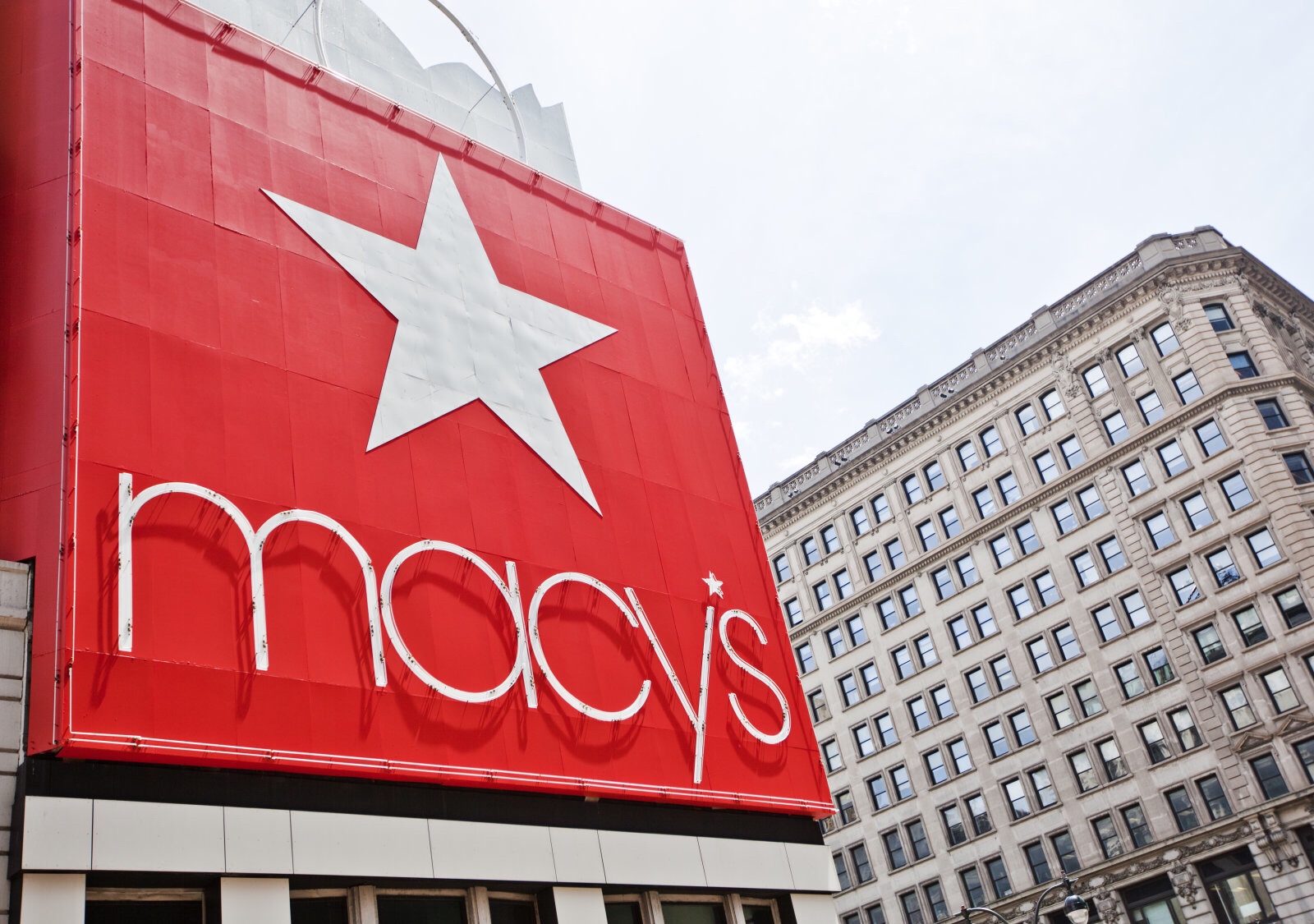 Macy’s plans to use VR to let customers ‘see’ furniture in their homes