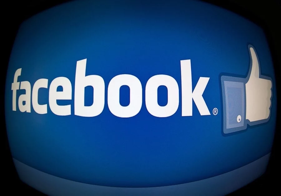 Facebook signs deal with Warner Music for music in shared videos