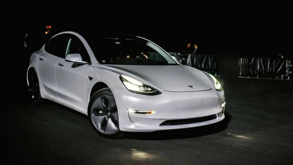 Elon Musk agrees that robots slowed down Model 3 production