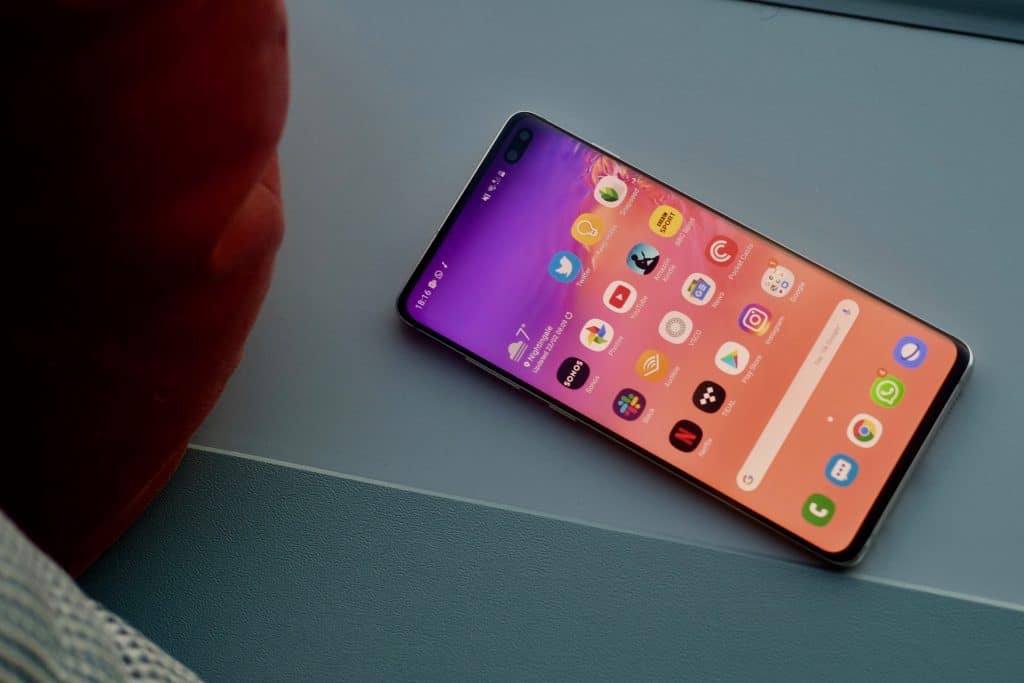 samsung galaxy s10 plus carrier pricing options and features