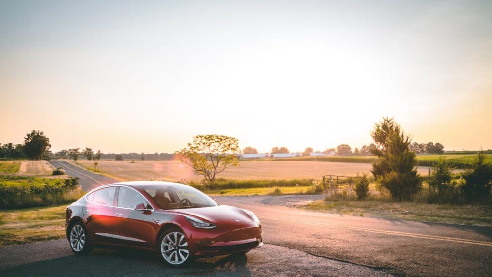 delivery times have been extended by one month for tesla model 3