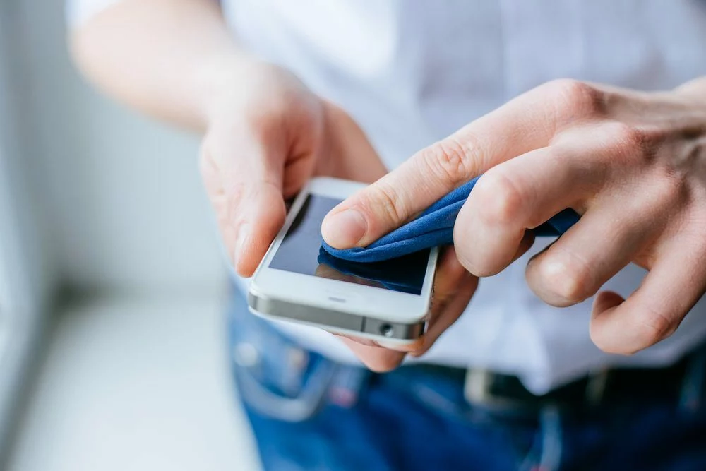 guide how to keep your phone free of bacteria