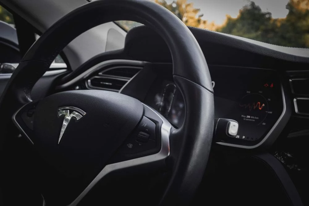 Tesla Loses Head Of Electric Powertrain To Apple
