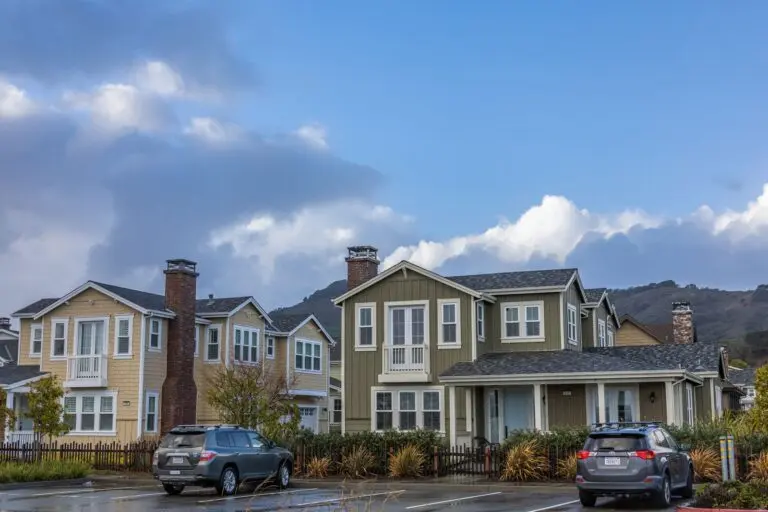 Suburban houses and parked cars, the housing market tracked by the Case Shiller home price index