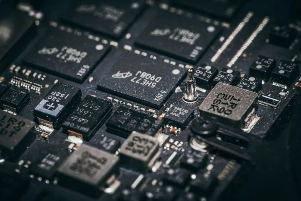 Close-up of microchips on a circuit board, representing semiconductor stocks in the AI stock selloff