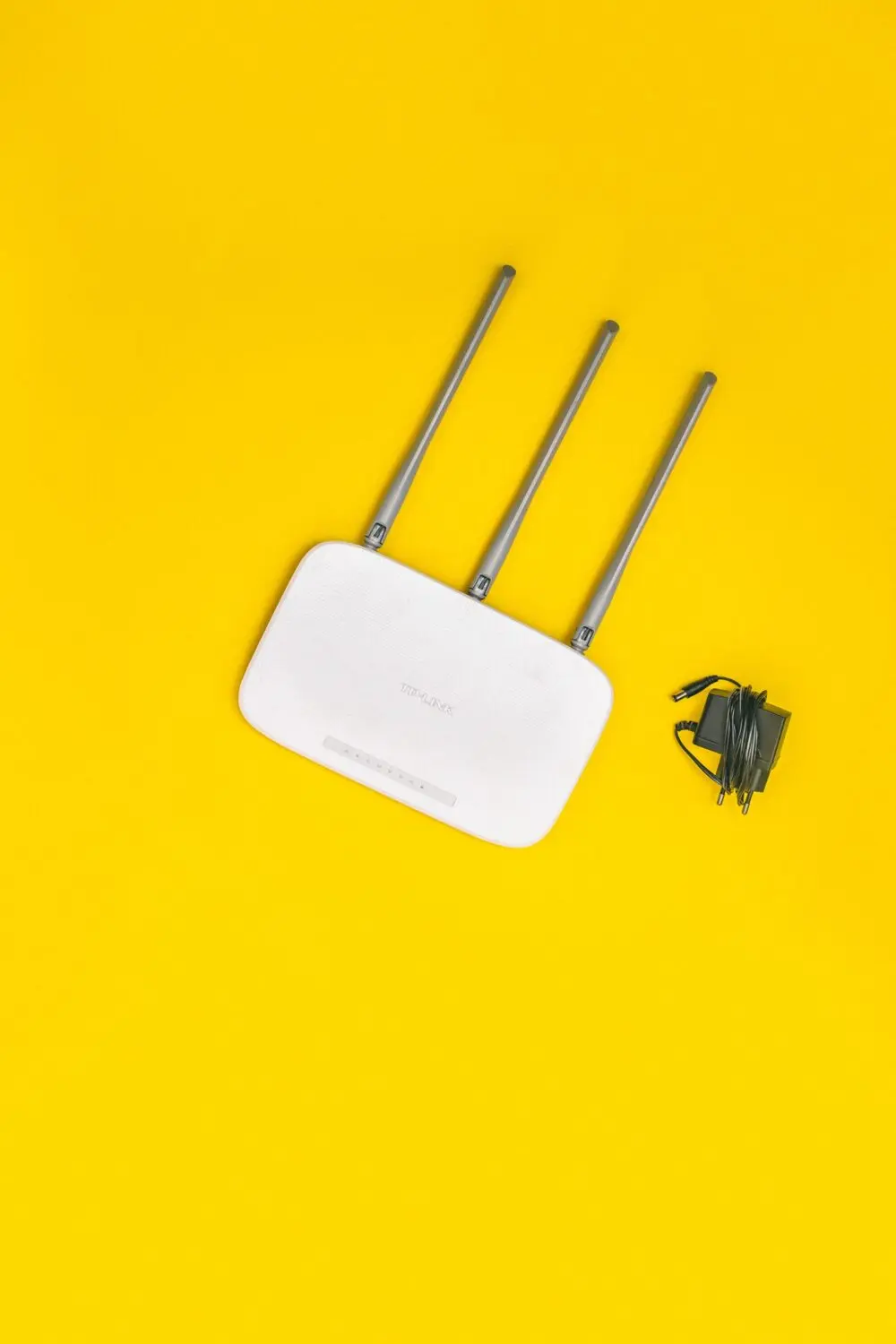 White wifi router on a yellow background, representing Comcast broadband