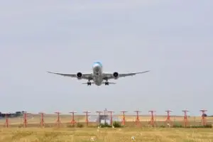 Wide body airplane taking off from a runway ahead of United Airlines earnings